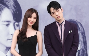 Ekspresi Seohyun Saat Kim Jung Hyun Mati-Matian Ogah Dekat di Preskon