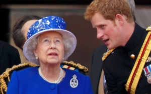 Ratu Elizabeth II Dikabarkan Minta Anggota Kerajaan Tak Pakai Seragam Demi Pangeran Harry