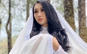 Lucinta Luna Malah 'Bersyukur' Usai Tuai Kecaman Soal Aksinya Siksa Lumba-Lumba
