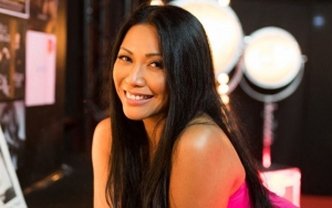 Foto Anggun di Kamar Mandi Bikin Salfok, Alasan Tak Pakai Ponsel Keluaran Terbaru Ikut Terkuak
