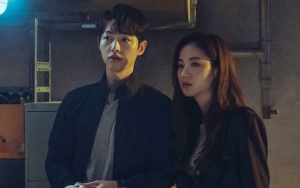 Jeon Yeo Bin Tatap Tajam Song Joong Ki di Lokasi Syuting, Auto Ditegur Sutradara 'Vincenzo'
