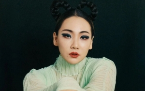 CL Cantik dan Anggun di Pemotretan, Akui Pernah Disuruh Operasi Bagian Wajahnya Ini