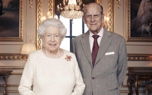 Duka Ratu Elizabeth di Pemakaman Pangeran Philip: Duduk Menyendiri Pandangi Peti Mati Suami