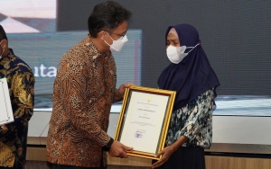 Menkes Beri Santunan Keluarga Tenaga Kesehatan Yang Gugur Saat Tangani COVID-19