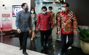 Mendikbud Nadiem Temui Menkumham Yasonna Saat Isu Reshuffle, Ada Apa?