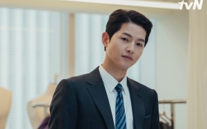 Malu-Malu Mau, Intip Gantengnya Song Joong Ki Saat Jadi Model Agen Perjalanan 'Vincenzo'