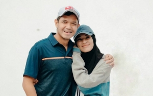 Dude Harlino-Alyssa Soebandono Parodikan 'Goblin', Bentuk Payung Jadi Sorotan
