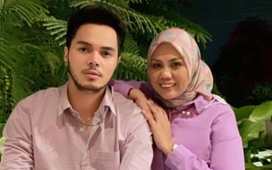 Ely Sugigi 'Ngegas' Saat Foto Bareng Aher Malah Disebut Bak Ibu dan Anak, Cibir Balik Haters Begini