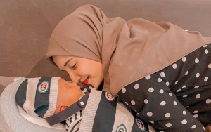 Zaskia Sungkar Pajang Selfie Perdana Bareng Sang Putra, Baby Ukkasya Justru Disebut ‘Berubah’ 