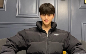Song Kang Ramai Digoda Knetz usai Pamerkan Selfie Baru
