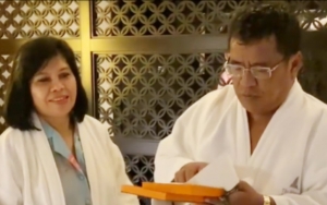 Jarang Terekspos, Paras Adem Istri Hotman Paris Jadi Perbincangan Saat Beri Kado: Bukan Pencitraan