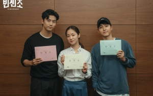 Song Joong Ki, Jeon Yeo Bin dan Taecyeon 2PM Pamitan Bintangi 'Vincenzo'