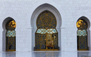 Penari Perut Asal Rusia Foto di Masjid Mesir Picu Kemarahan Publik
