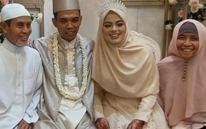 Viral Foto Langka Ustaz Abdul Somad Rangkul Mesra Istri Bercadar, Pesantren Jadi Hadiah Pernikahan?