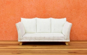 Pria Ini Temukan Bongkahan Emas dan Segepok Uang di Dalam Sofa Bekas