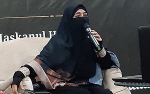 Postingan Umi Pipik Usai Bongkar 'Aib' Mendiang Suami Poligami Disorot, Sosok Mirip Uje Bikin Salfok