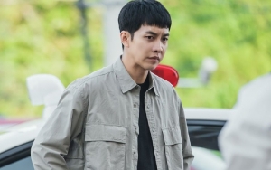 Akting Jadi Psikopat, Lee Seung Gi Sukses Bikin Kagum Tim Produksi 'Mouse' Saat Pemotretan Poster