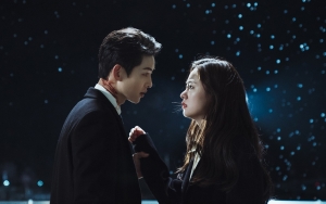 Momen Song Joong Ki Khawatir Jeon Yeo Bin Gegar Otak di Lokasi 'Vincenzo' Jadi Sorotan