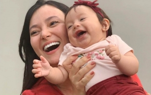 Mendadak Jadi Kidal, Asmirandah Pamer Kebisaan Sambil Gendong Bayi