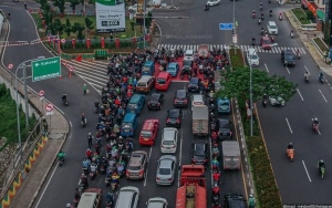 Ragam Cara Nekat Mudik di Tengah Larangan, Naik Ambulans Sampai Bak Pikap Ditutup Terpal