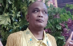 Suasana di Rumah Duka Komedian Sapri, Ibunda Tampak Lemas Tunggu Jenazah Sang Putra