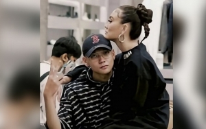 Agnes Monica dan 'Pacar' Beda Agama Dinner Romantis, Tulisan Caption Isyaratkan Putus?