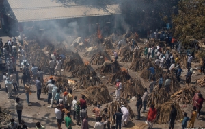 Puluhan Jenazah COVID-19 Hanyut di Sungai Gangga India, Imbas Mahalnya Biaya Perawatan-Kremasi?