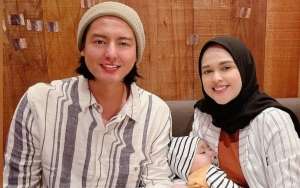 Roger Danuarta Bagikan Potret Lawas Sang Ibunda, Wajahnya Ramai Disebut Mirip Cut Meyriska