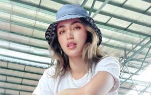 Jessica Iskandar Ucap Selamat Idul Fitri dan Kenaikan Isa Almasih, Outfit Unik Ramai Dipertanyakan