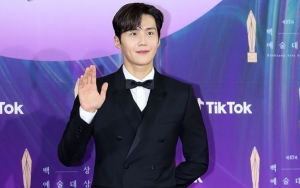 Baeksang Arts Awards 2021: Pidato Kemenangan Kim Seon Ho Bikin Penggemar Terharu