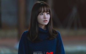 Park Bo Young Pakai Seragam Sekolah di 'Doom at Your Service', Netizen Soroti Umur