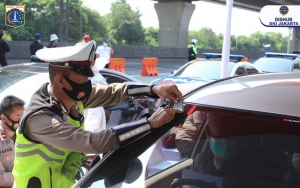 Polisi Bentuk Tim Pemeriksa Keaslian Surat Bebas COVID-19 Untuk Cegah Pemalsuan