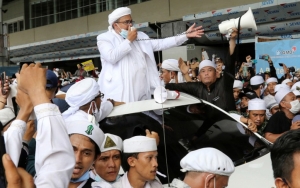 Tak Patuhi Prokes, Habib Rizieq Dituntut 10 Bulan Penjara untuk Kasus Kerumunan Megamendung