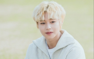 Park Jihoon Kriwil Blonde di Poster 'Blue Spring From A Distance' Auto Jadi Perbincangan