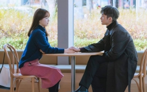 Beradegan di Ranjang, Park Bo Young Protes Seo In Guk Terlalu Kurus di BTS 'Doom at Your Service'