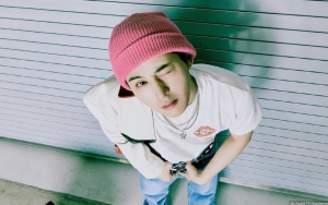 B.I Tampilkan Pesonanya Lewat Koreografi Hip-hop Dalam Performance Film Album Solo 'Waterfall'