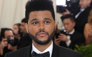 BBMA 2021: Sabet Banyak Penghargaan, Potret The Weeknd Pamer 10 Piala Bikin Merinding