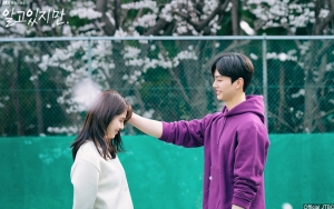Teaser Baru Muncul, Song Kang Bakal Kecup Lengan Han So Hee di 'Neverthless'?