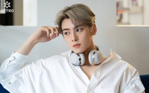 Cha Eunwoo ASTRO Dikritik Jarang Muncul di Aplikasi Chat Berbayar