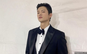 Seo In Guk Abadikan Momen Ini di Lokasi 'Doom at Your Service'