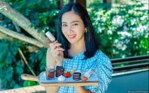 Dikenal Kaya Raya, Bunga Zainal Akui Tak Malu Pakai Baju Sama Berulang Kali