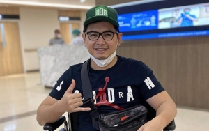 Tommy Kurniawan Ungkap Pengorbanan Istri Dalam Membantunya Selama Penyembuhan Kaki Pasca Operasi