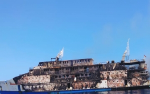 Kapal Angkut Ratusan Orang Terbakar di Perairan Malut, Para Penumpang Loncat ke Laut 