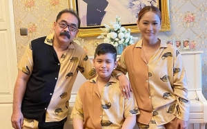 26 Tahun Menikah, Berikut Potret Harmonis Keluarga Inul Daratista dan Adam Suseno