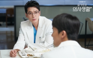 Jung Kyung Ho Balik Jadi Dokter Bedah, Ungkap Tekadnya Tak Berubah di 'Hospital Playlist 2' 