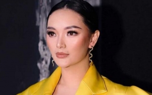 Zaskia Gotik Pamer Bukti Seksi Langsing, Caption Foto Belibet Bikin Bingung