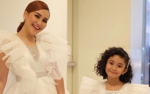 Aksi Panggung Ayu Ting Ting dan Putri Cantik Curi Perhatian, Ungkapan Hati Umi Kalsum Penuh Haru
