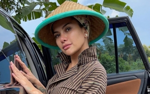 Pamer Gandengan Tangan dengan Pacar, Nikita Mirzani: Nggak Perlu Bawa Aku Naik Private Jet Butut