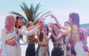 TWICE Ceria dan Seksi di Musim Panas di Teaser MV 'Alcohol-Free,' Netizen Tak Sabar Nantikan