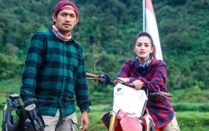 Ibnu Jamil Pamer Bonceng Ririn Ekawati Lewati Medan Terjal, Malah Ramai Diperingatkan Soal Helm